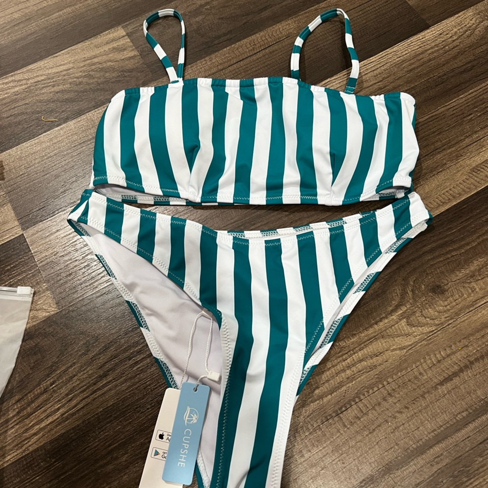 Cupshe size medium striped bikini
